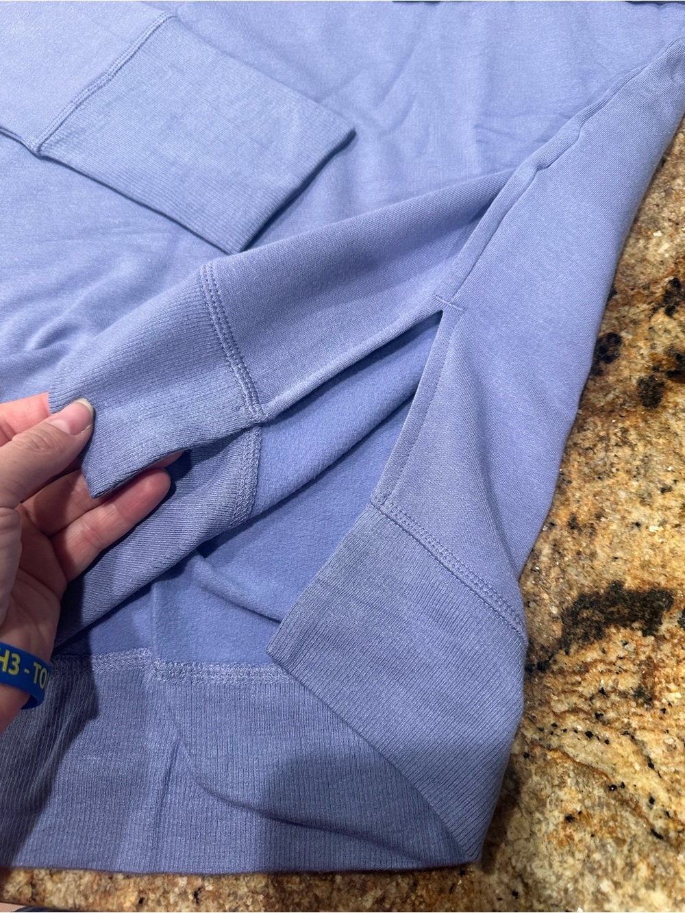 Athleta Coaster Luxe Sweatshirt in solid lavender #athletic #loungewear
#relaxed - Picture 4 of 9